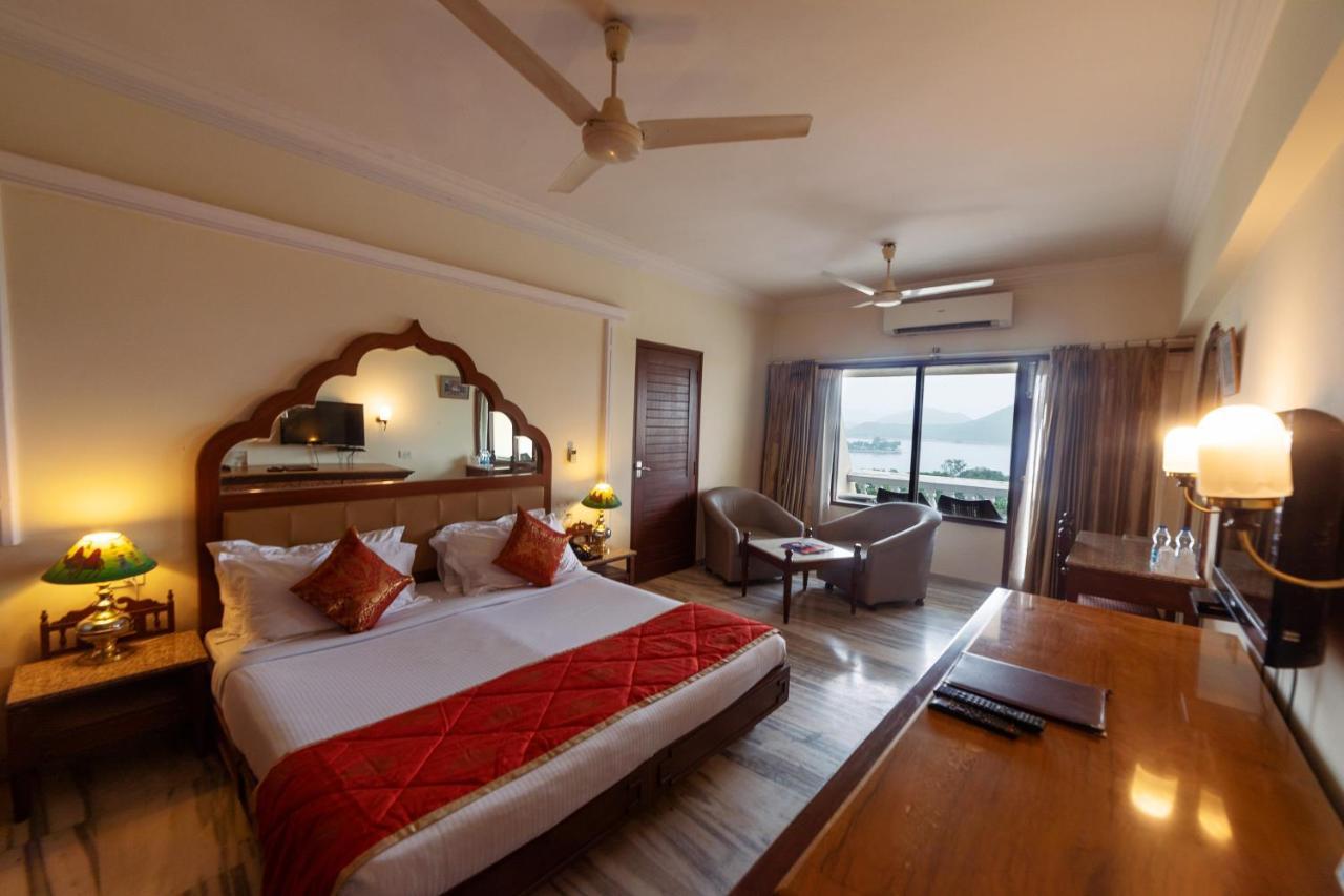 Hotel Hilltop Palace Udaipur Buitenkant foto