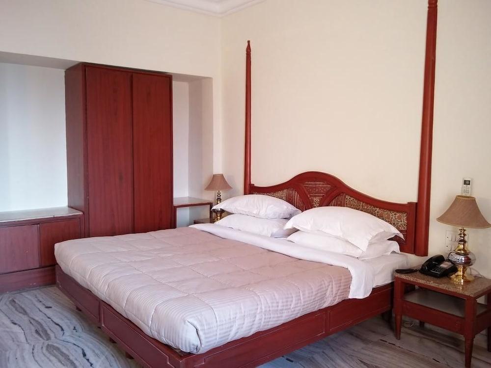 Hotel Hilltop Palace Udaipur Buitenkant foto