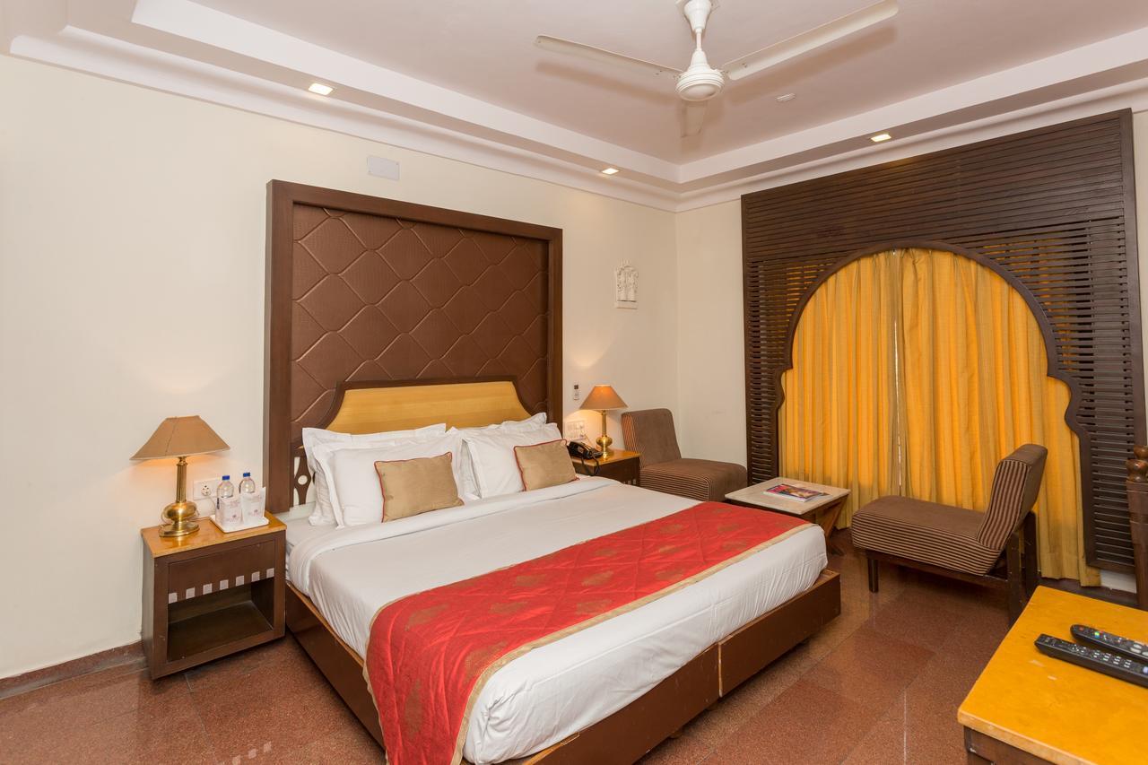 Hotel Hilltop Palace Udaipur Buitenkant foto