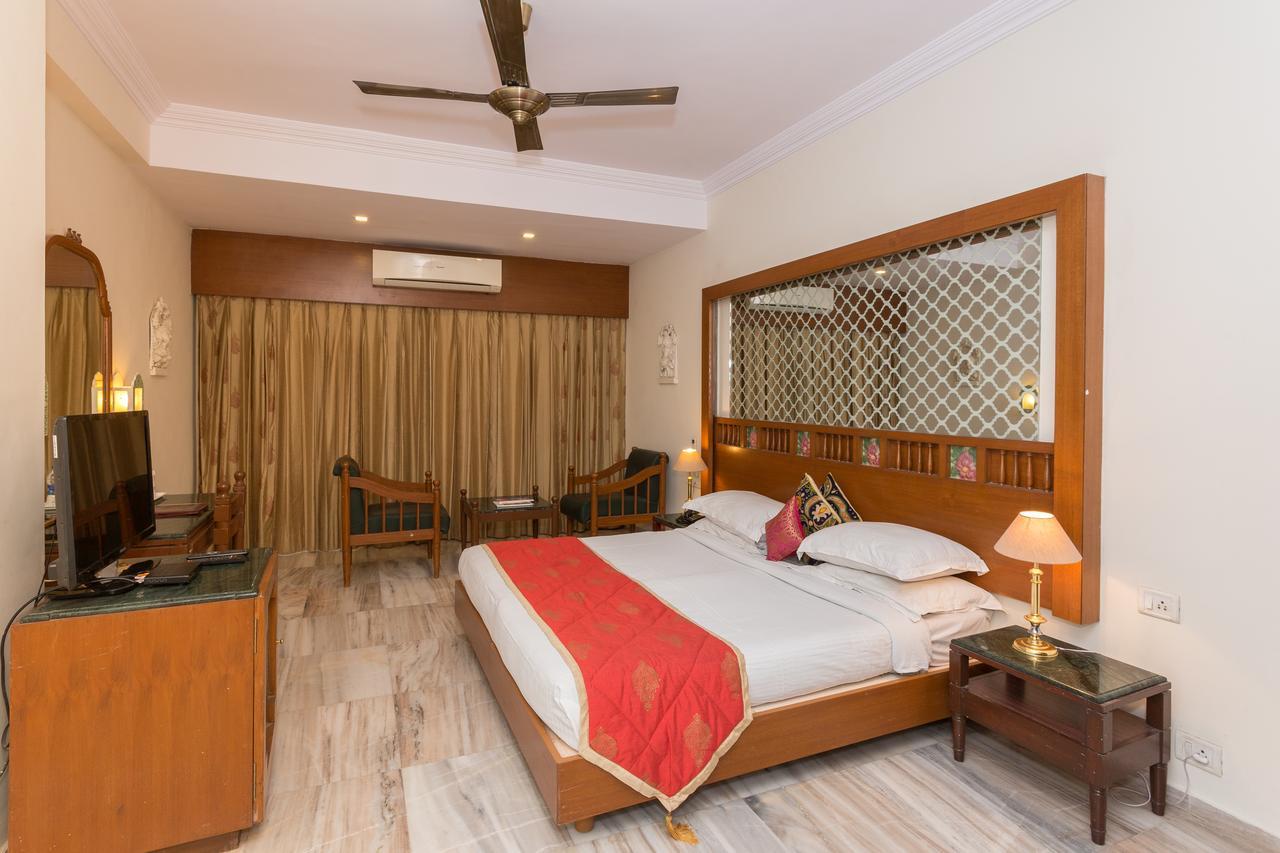 Hotel Hilltop Palace Udaipur Buitenkant foto